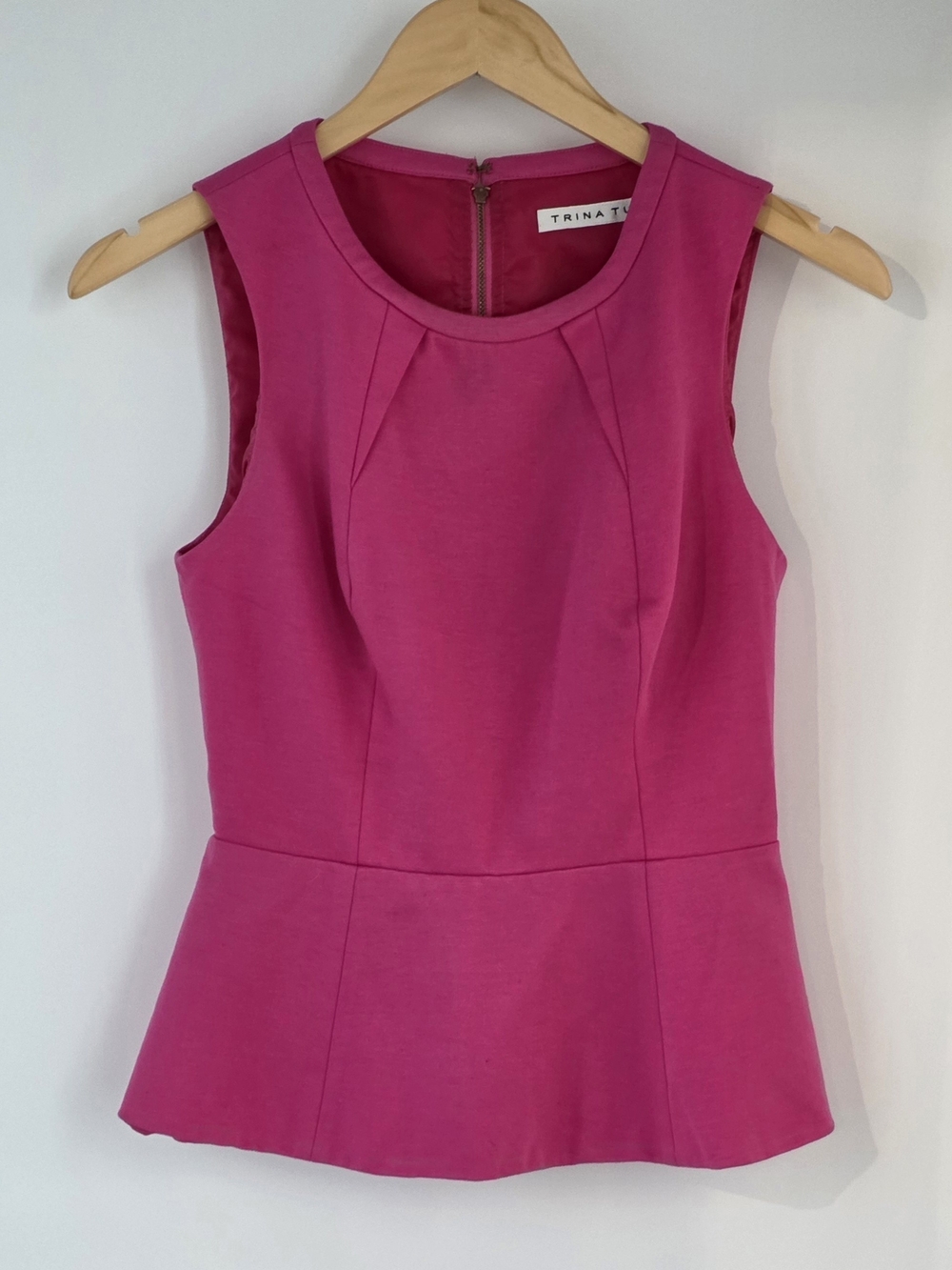 Trina Turk Magenta Sleeveless Tailored Peplum Top Womens Size 4
